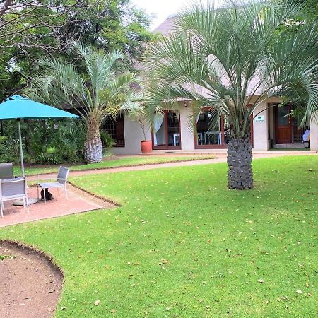 Safari Club Guest Lodge Or Tambo International Airport Kempton Park Bagian luar foto