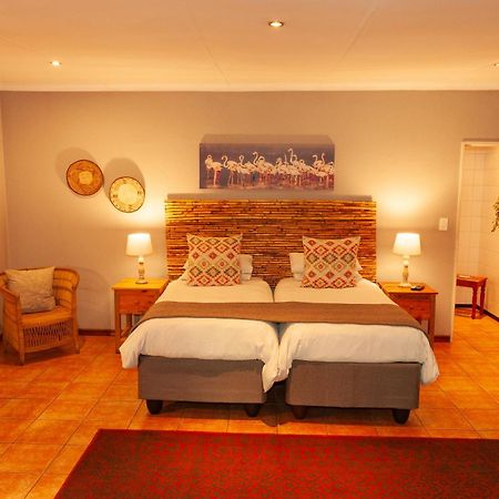 Safari Club Guest Lodge Or Tambo International Airport Kempton Park Bagian luar foto
