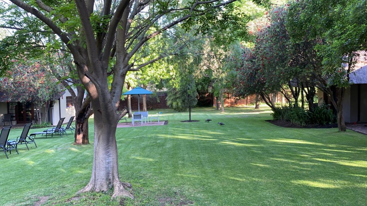Safari Club Guest Lodge Or Tambo International Airport Kempton Park Bagian luar foto