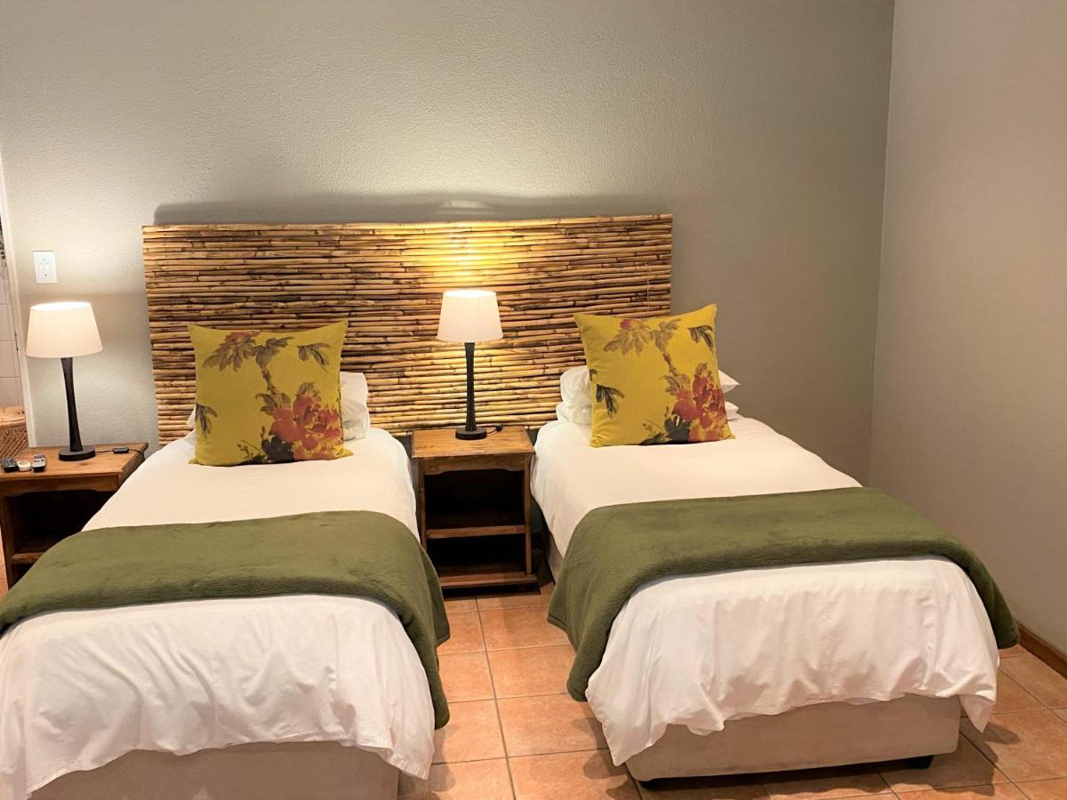 Safari Club Guest Lodge Or Tambo International Airport Kempton Park Bagian luar foto