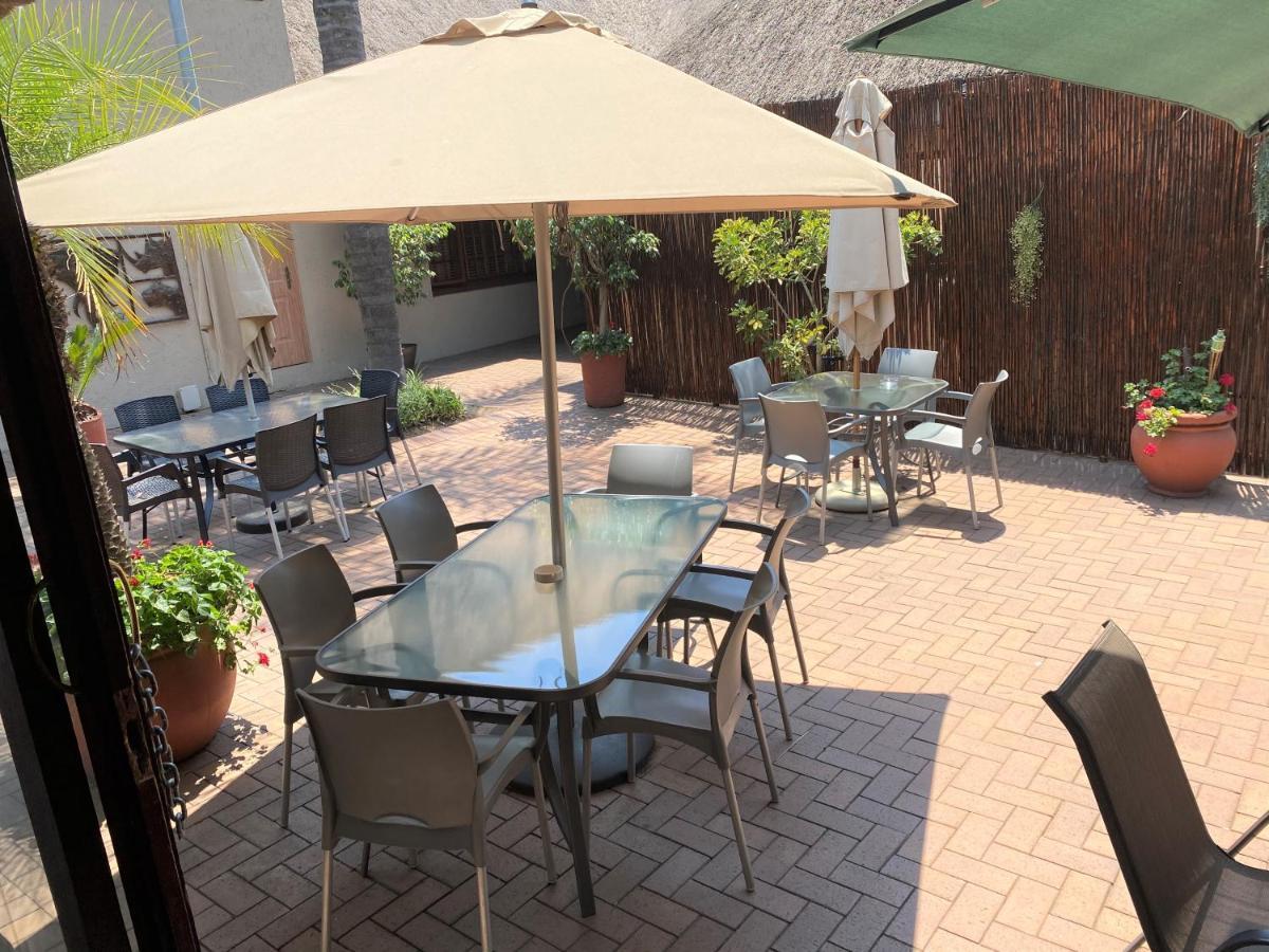 Safari Club Guest Lodge Or Tambo International Airport Kempton Park Bagian luar foto