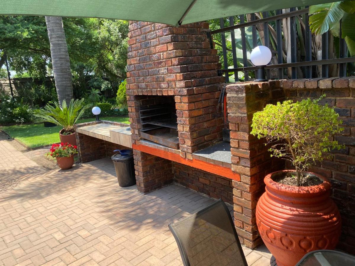 Safari Club Guest Lodge Or Tambo International Airport Kempton Park Bagian luar foto