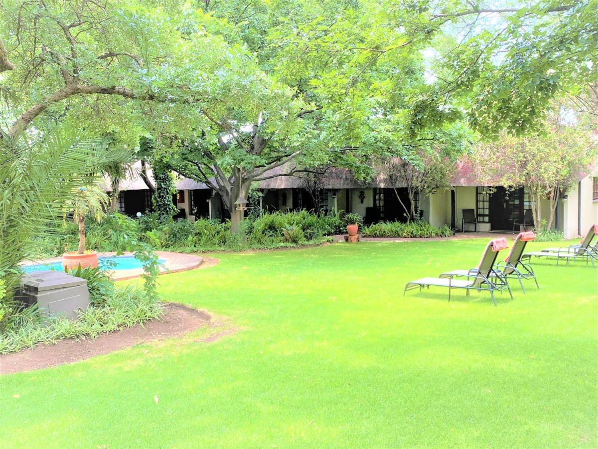 Safari Club Guest Lodge Or Tambo International Airport Kempton Park Bagian luar foto