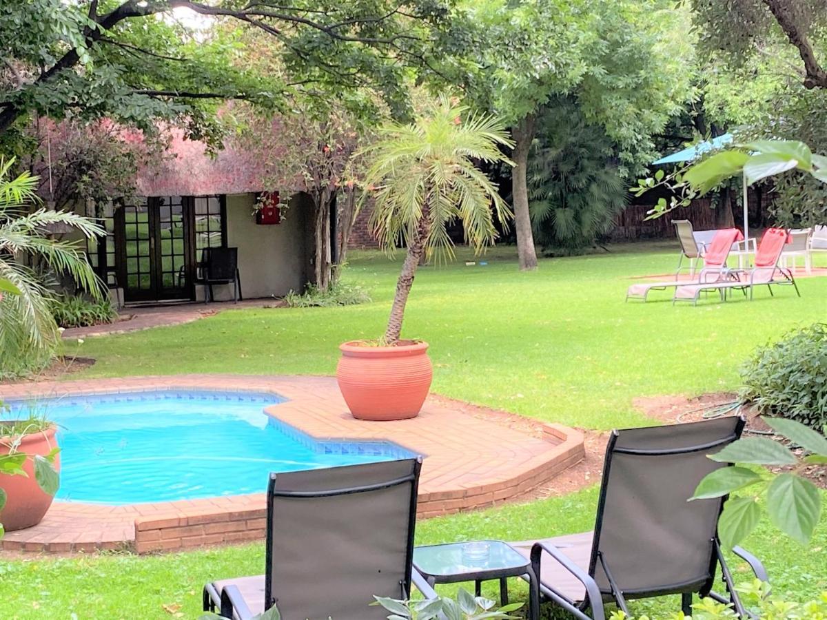 Safari Club Guest Lodge Or Tambo International Airport Kempton Park Bagian luar foto