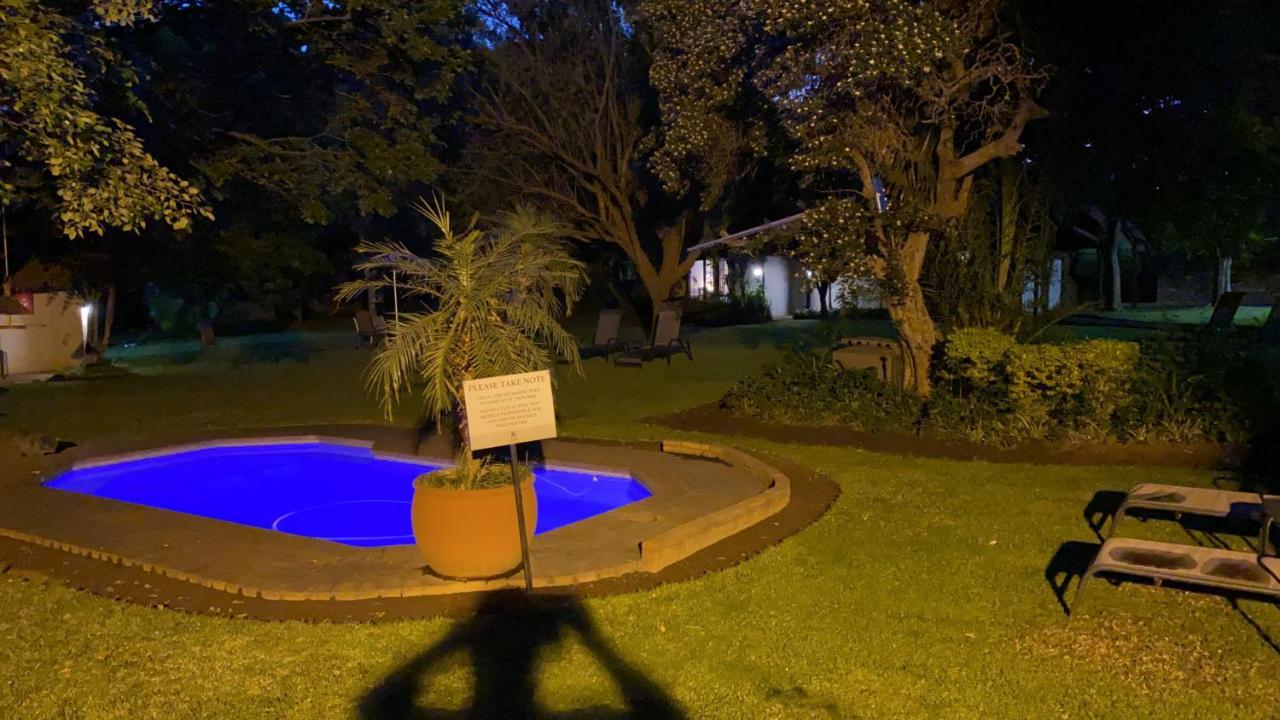 Safari Club Guest Lodge Or Tambo International Airport Kempton Park Bagian luar foto