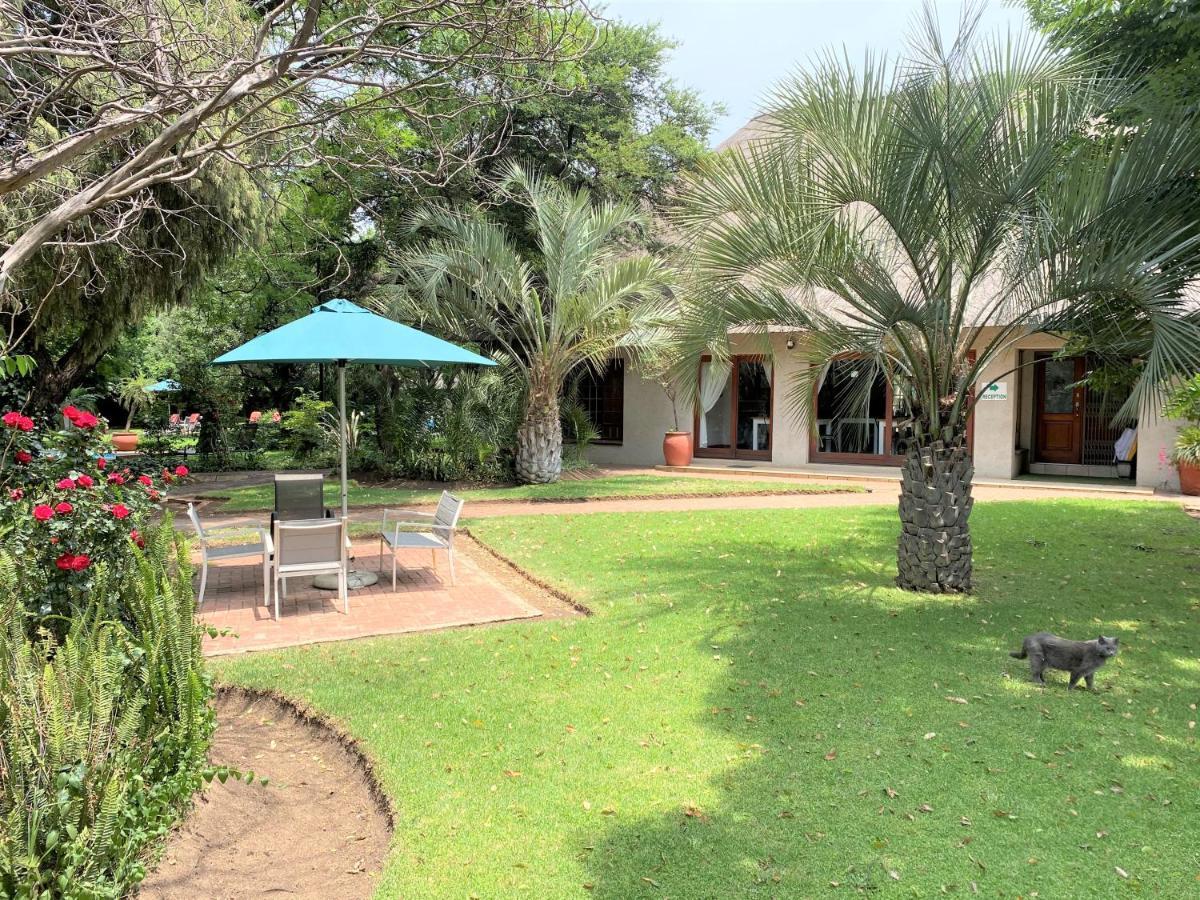 Safari Club Guest Lodge Or Tambo International Airport Kempton Park Bagian luar foto