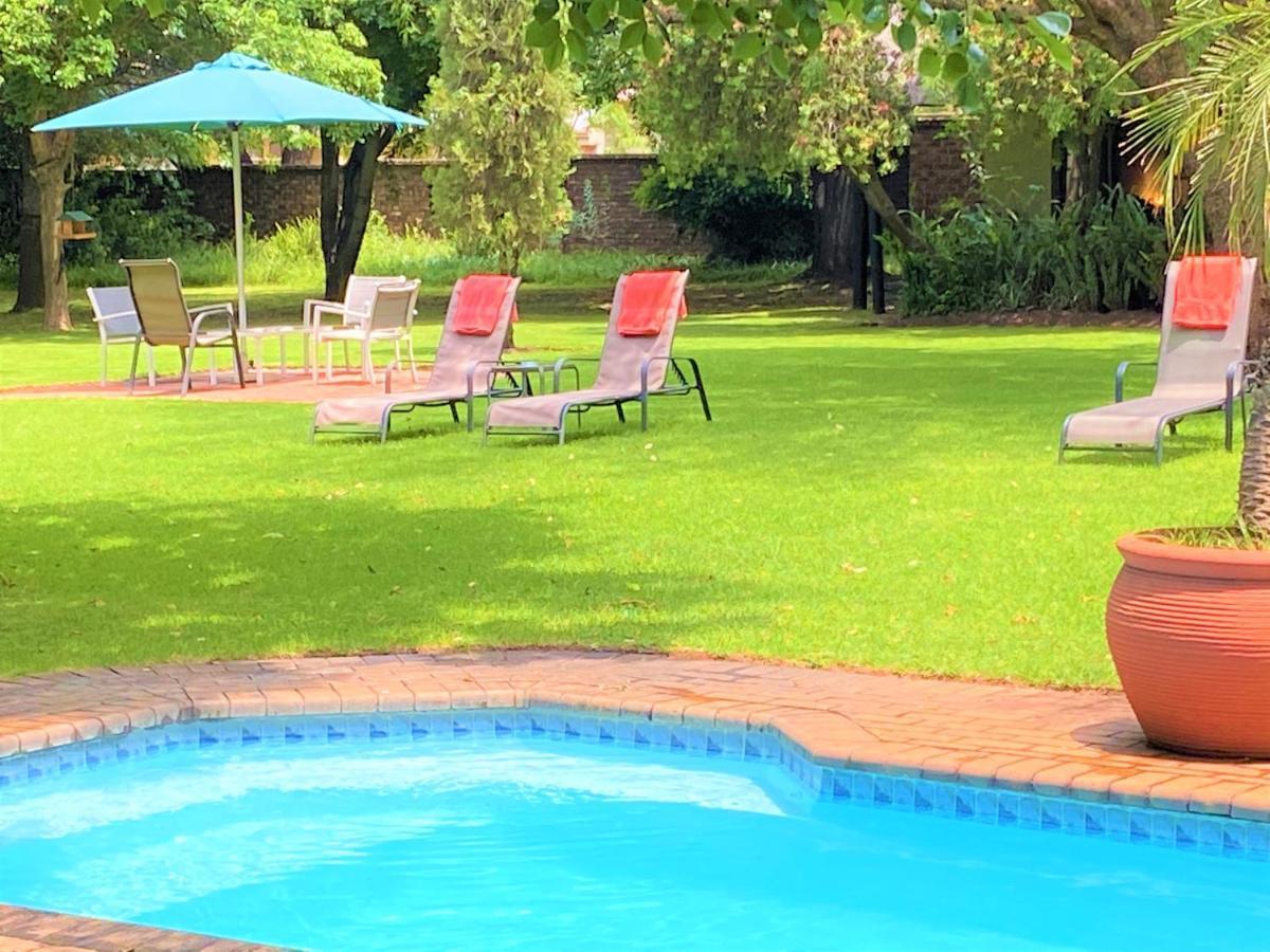 Safari Club Guest Lodge Or Tambo International Airport Kempton Park Bagian luar foto