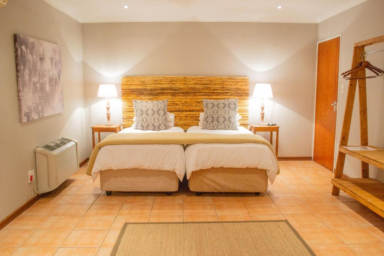 Safari Club Guest Lodge Or Tambo International Airport Kempton Park Bagian luar foto