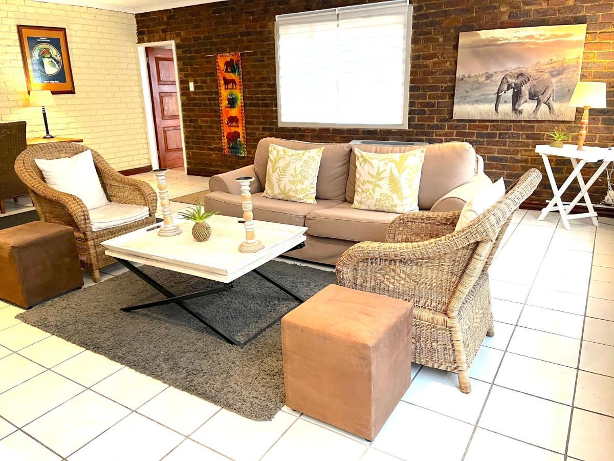 Safari Club Guest Lodge Or Tambo International Airport Kempton Park Bagian luar foto