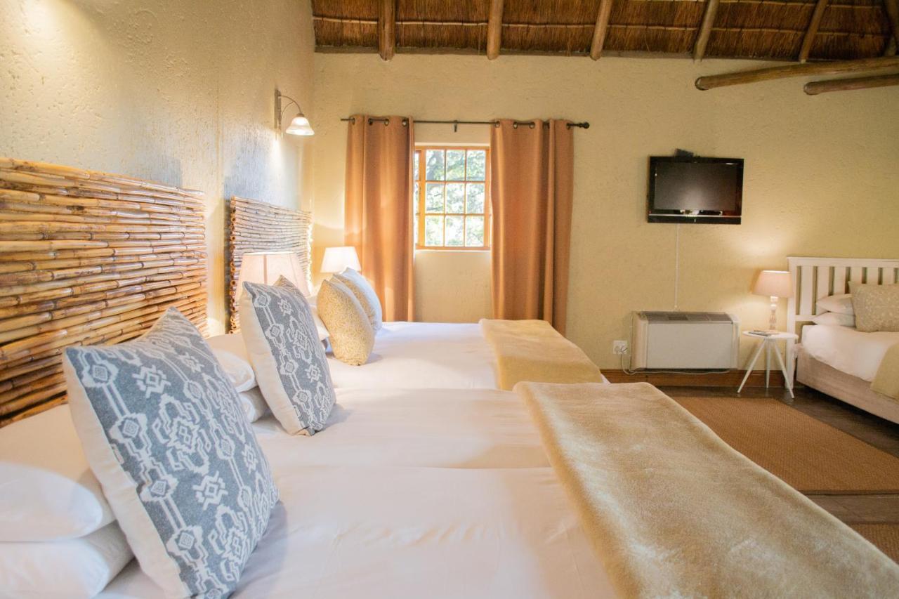 Safari Club Guest Lodge Or Tambo International Airport Kempton Park Bagian luar foto