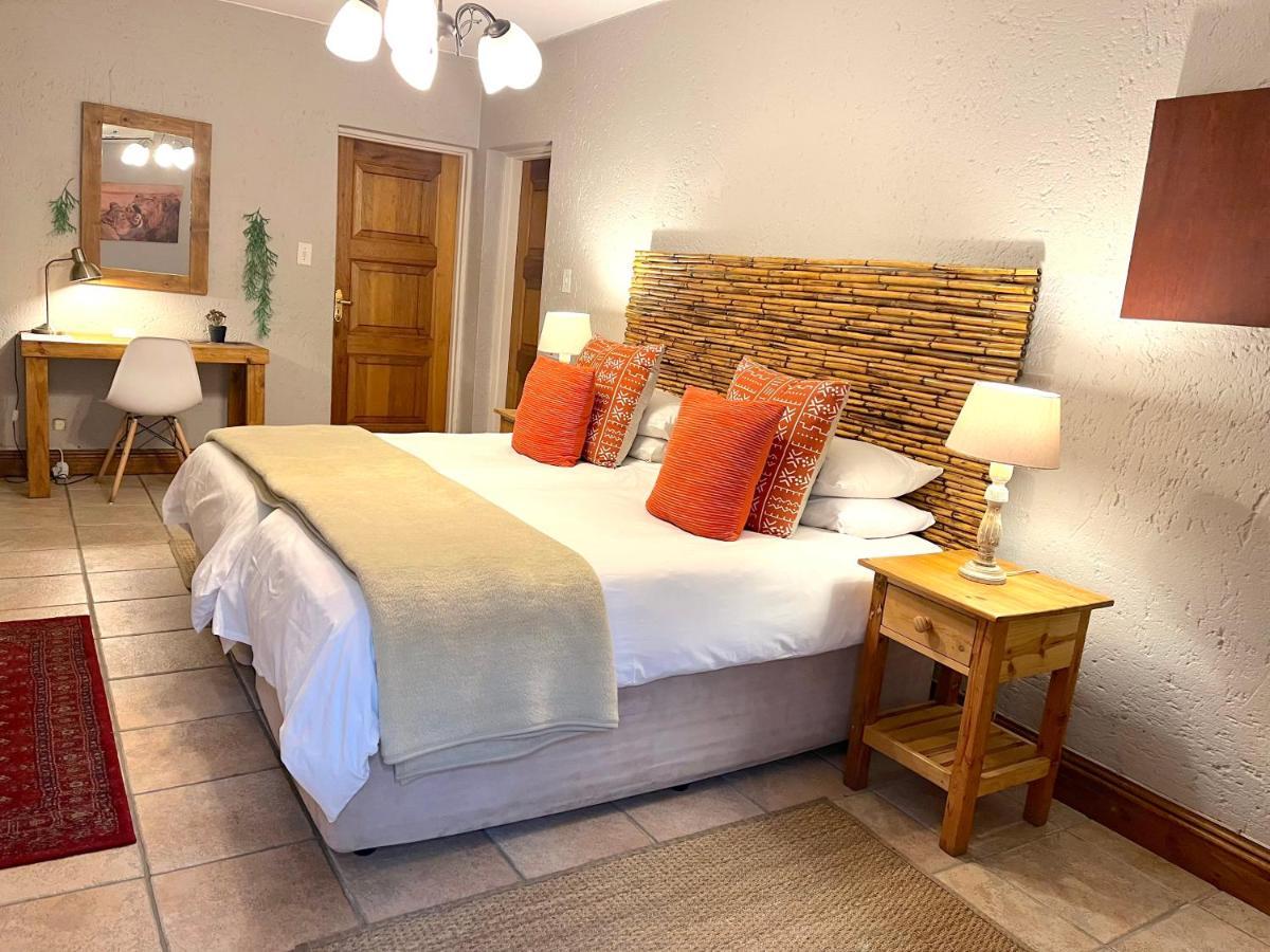Safari Club Guest Lodge Or Tambo International Airport Kempton Park Bagian luar foto