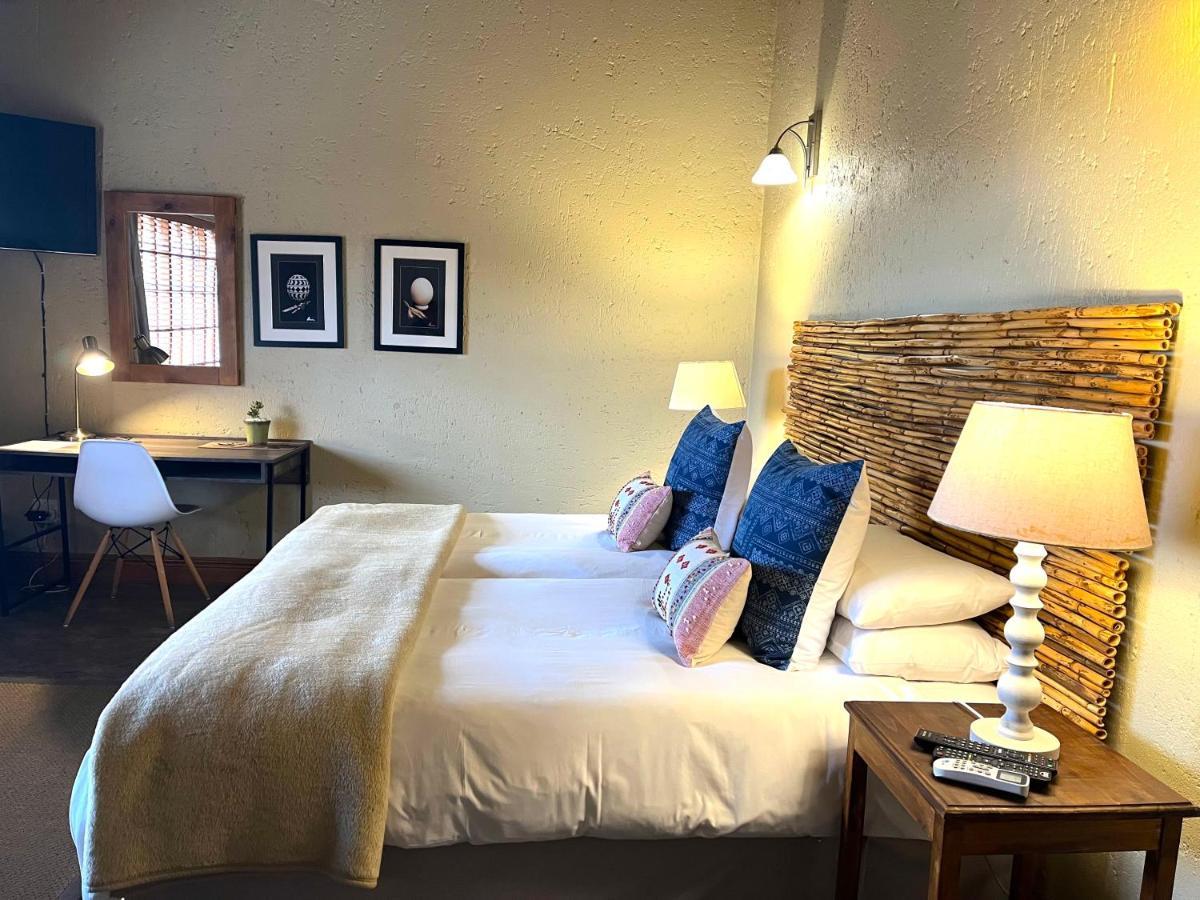Safari Club Guest Lodge Or Tambo International Airport Kempton Park Bagian luar foto