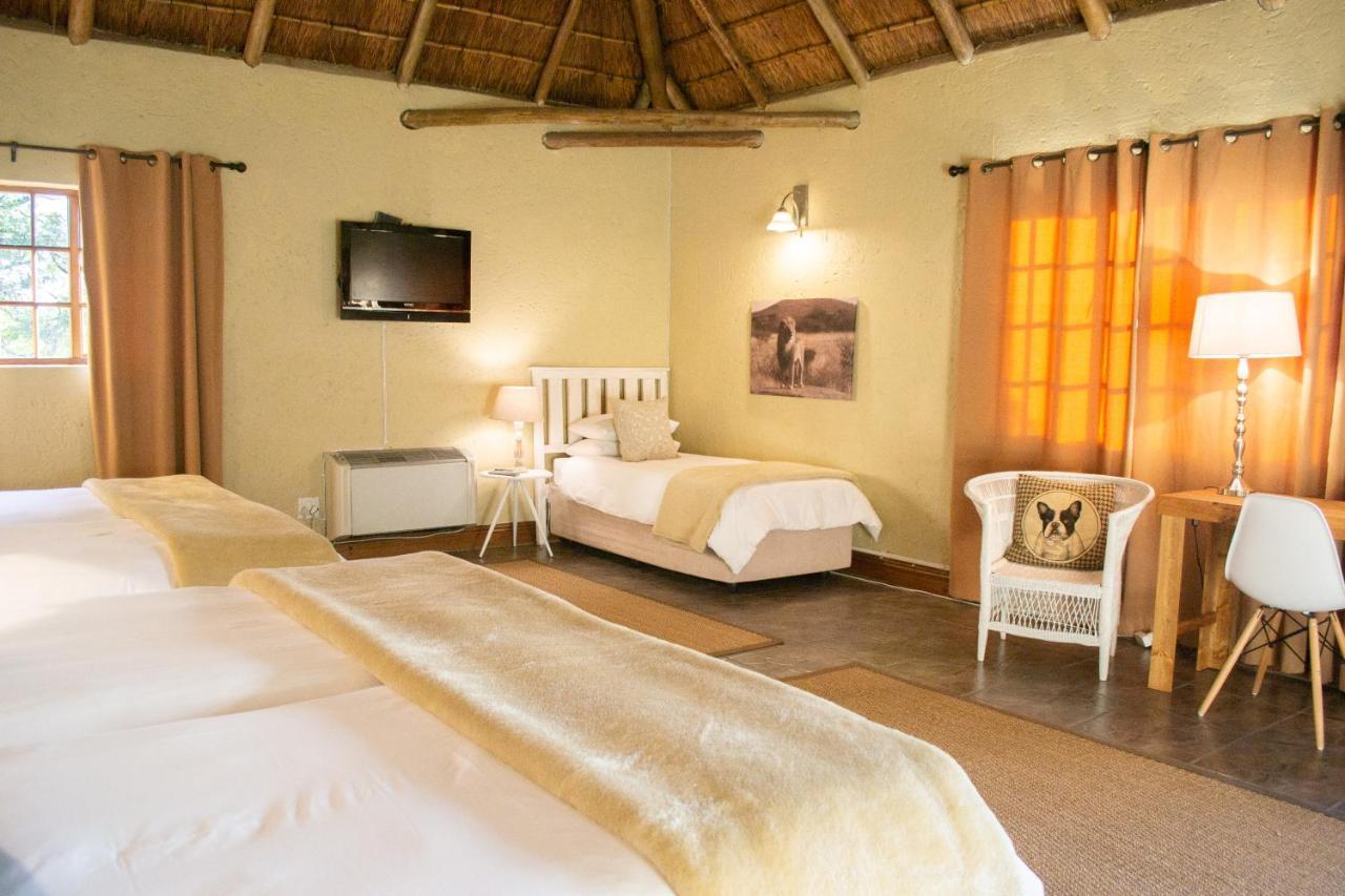 Safari Club Guest Lodge Or Tambo International Airport Kempton Park Bagian luar foto