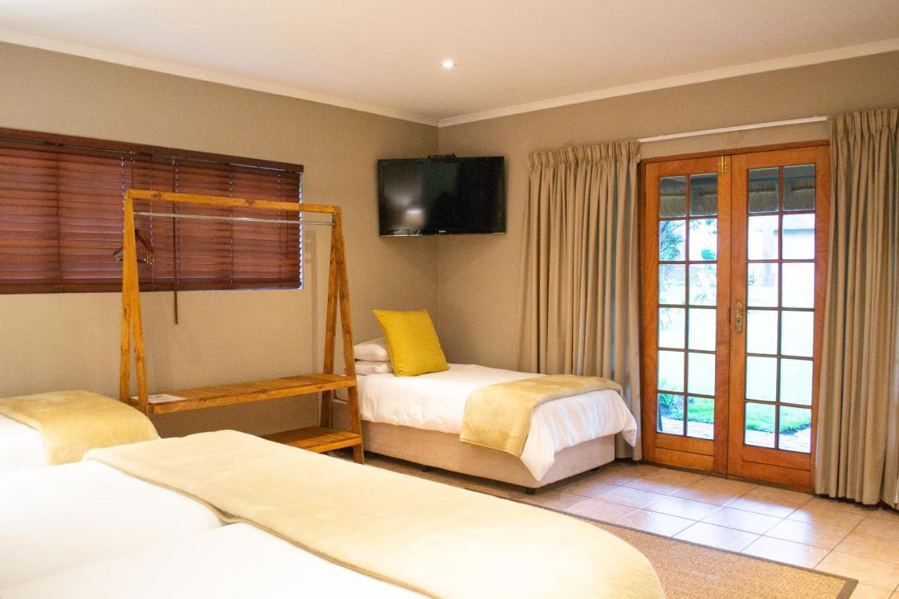 Safari Club Guest Lodge Or Tambo International Airport Kempton Park Bagian luar foto