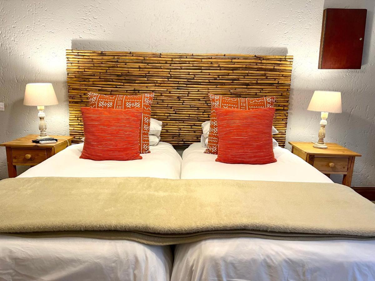 Safari Club Guest Lodge Or Tambo International Airport Kempton Park Bagian luar foto