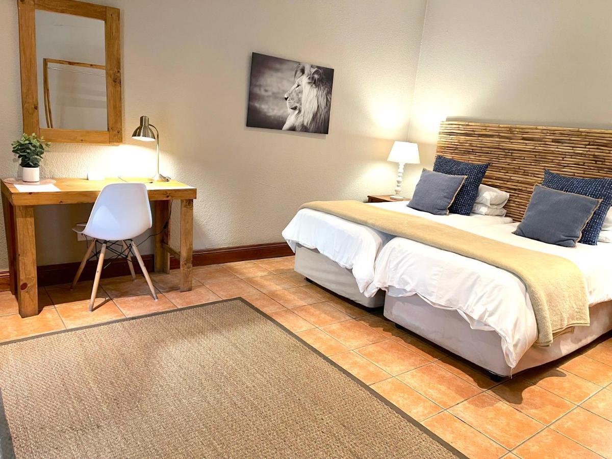 Safari Club Guest Lodge Or Tambo International Airport Kempton Park Bagian luar foto