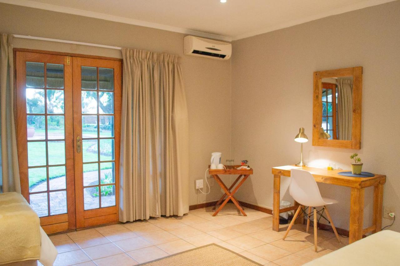 Safari Club Guest Lodge Or Tambo International Airport Kempton Park Bagian luar foto