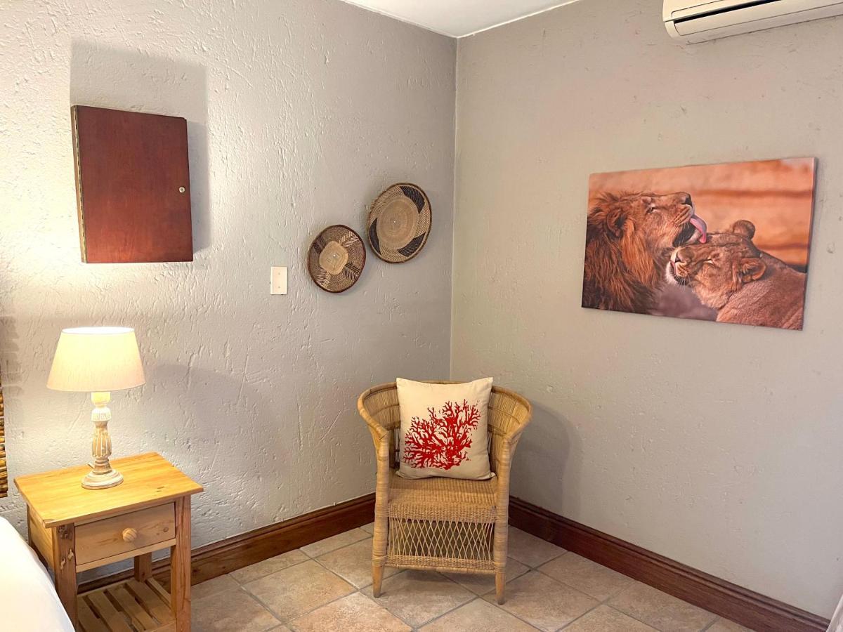 Safari Club Guest Lodge Or Tambo International Airport Kempton Park Bagian luar foto