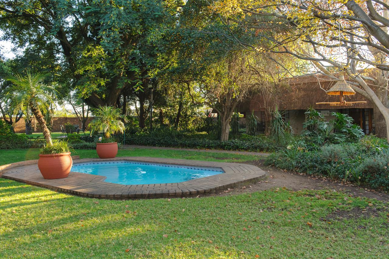 Safari Club Guest Lodge Or Tambo International Airport Kempton Park Bagian luar foto