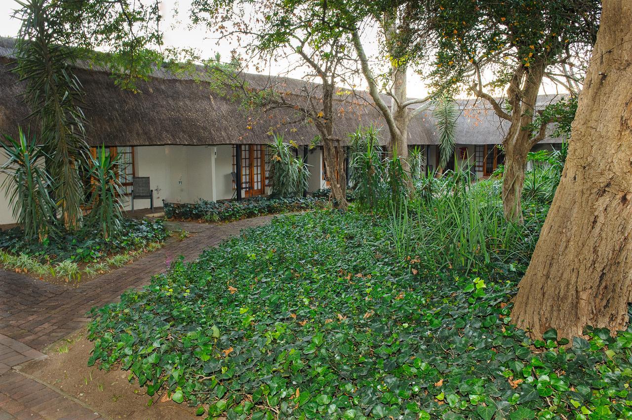 Safari Club Guest Lodge Or Tambo International Airport Kempton Park Bagian luar foto