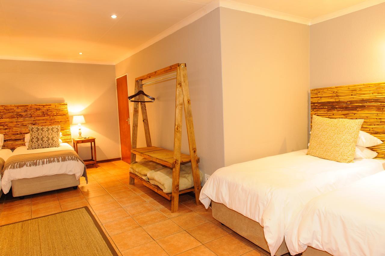 Safari Club Guest Lodge Or Tambo International Airport Kempton Park Bagian luar foto